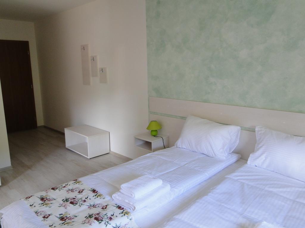 Dorf Haus Valiug Hotel Szoba fotó