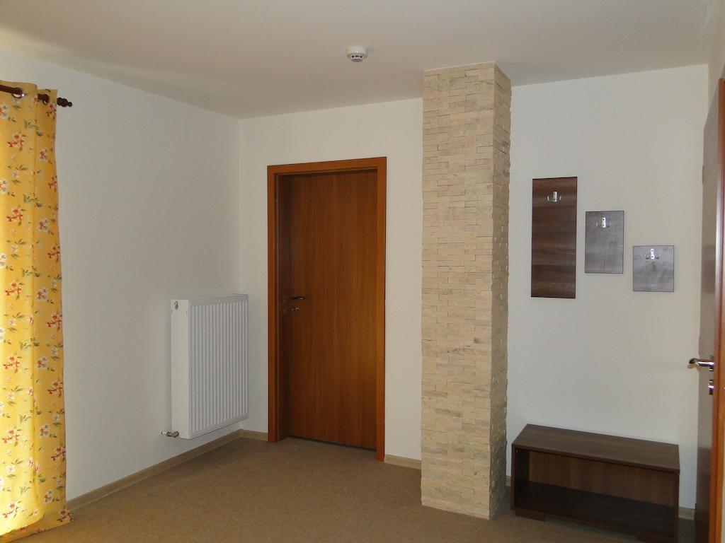 Dorf Haus Valiug Hotel Szoba fotó