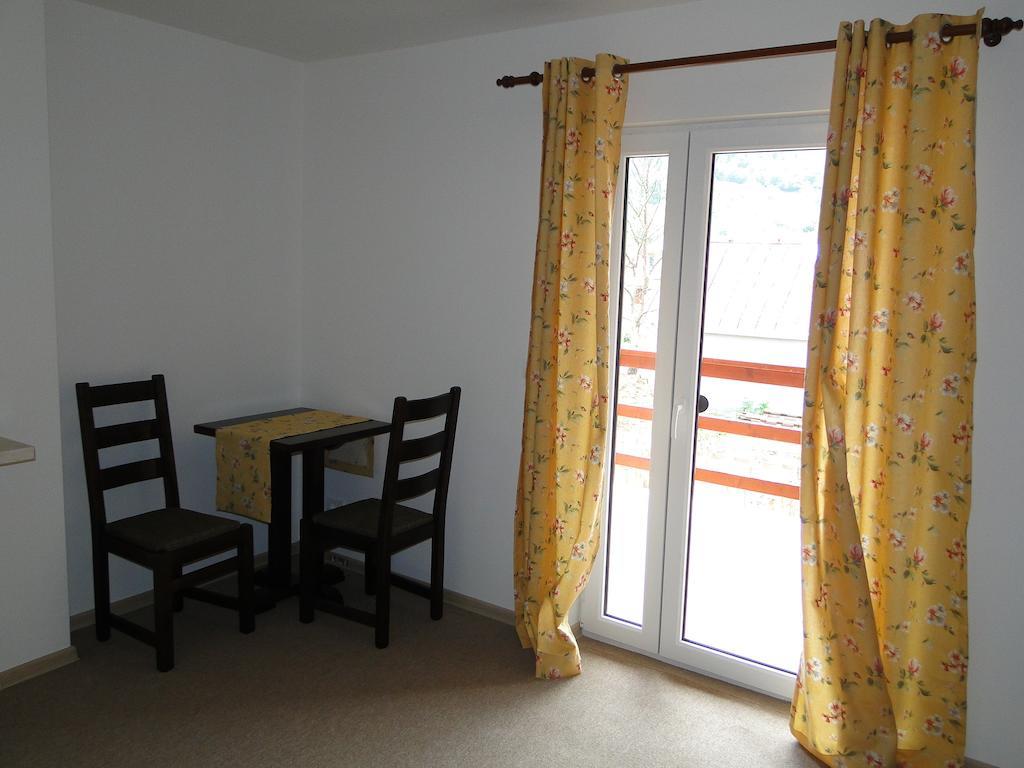 Dorf Haus Valiug Hotel Szoba fotó